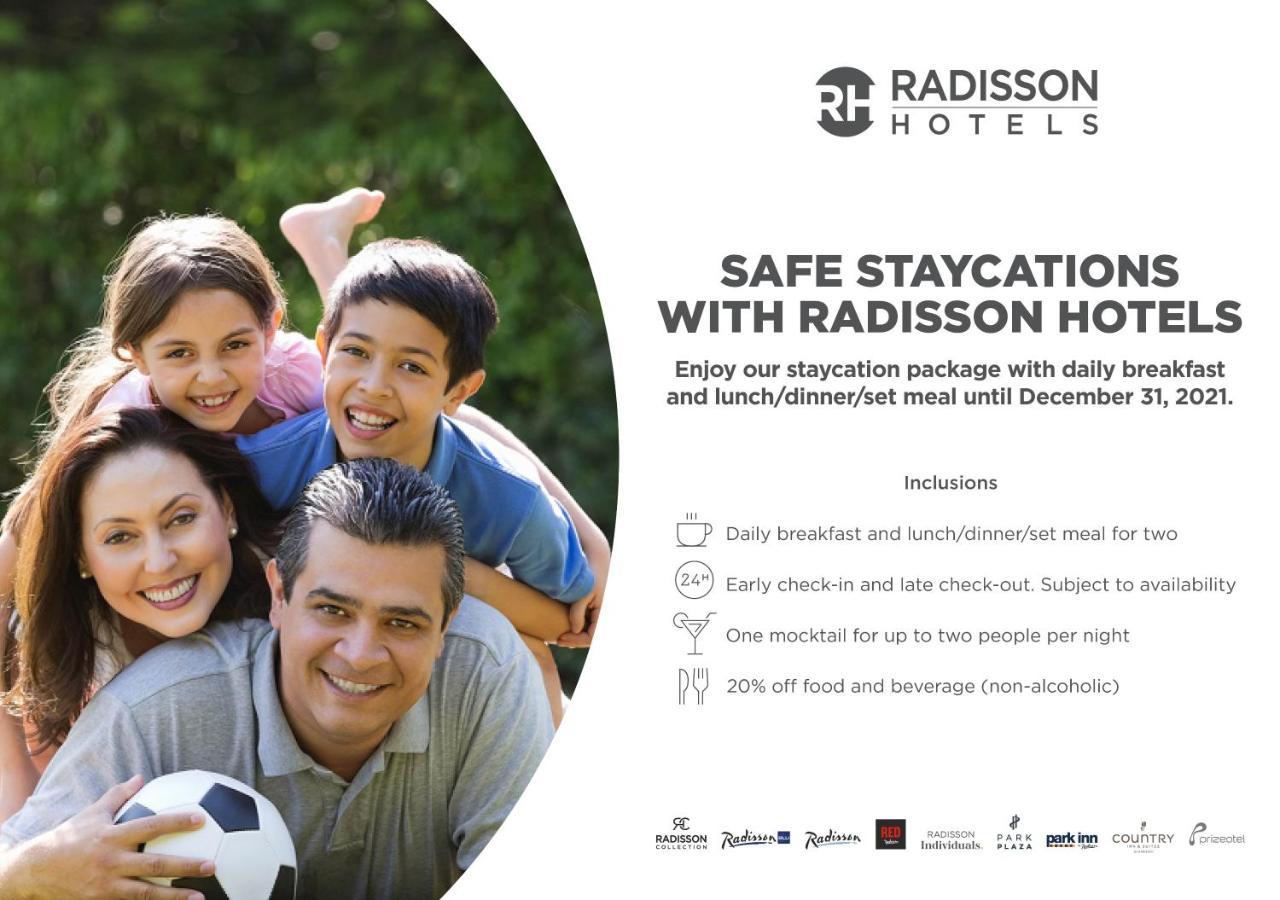 Radisson Chandigarh Zirakpur Extérieur photo A Radisson Hotels advertisement