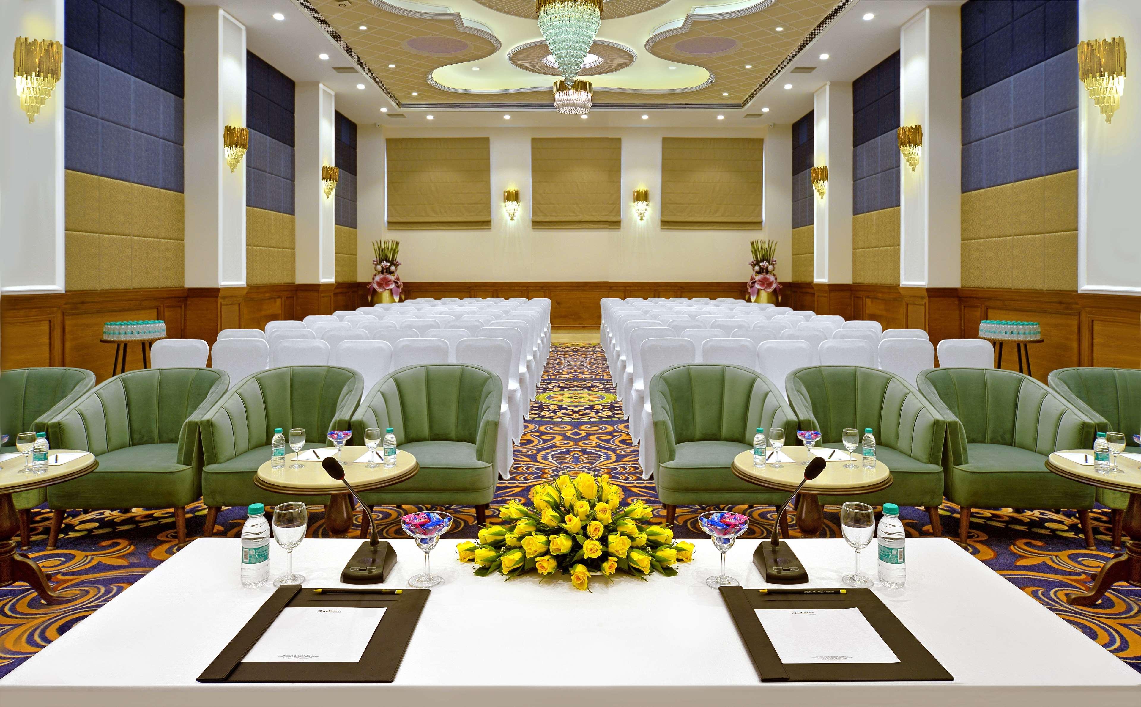 Radisson Chandigarh Zirakpur Extérieur photo The Royal Hall