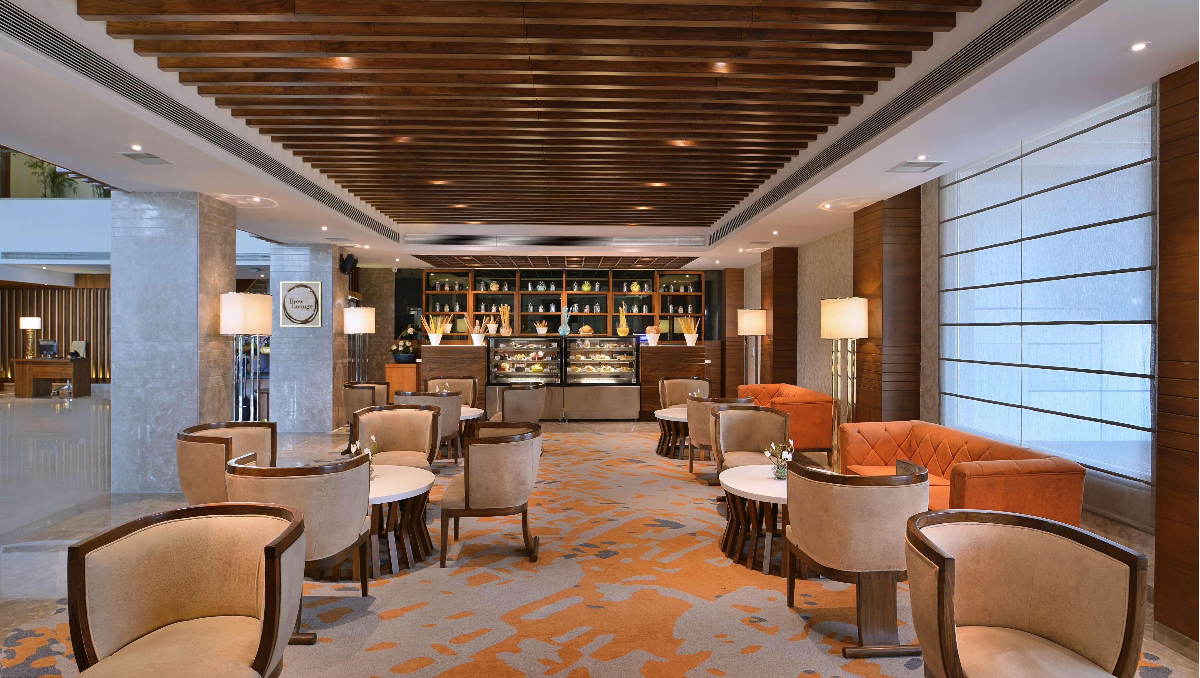Radisson Chandigarh Zirakpur Extérieur photo The Lounge at the airport