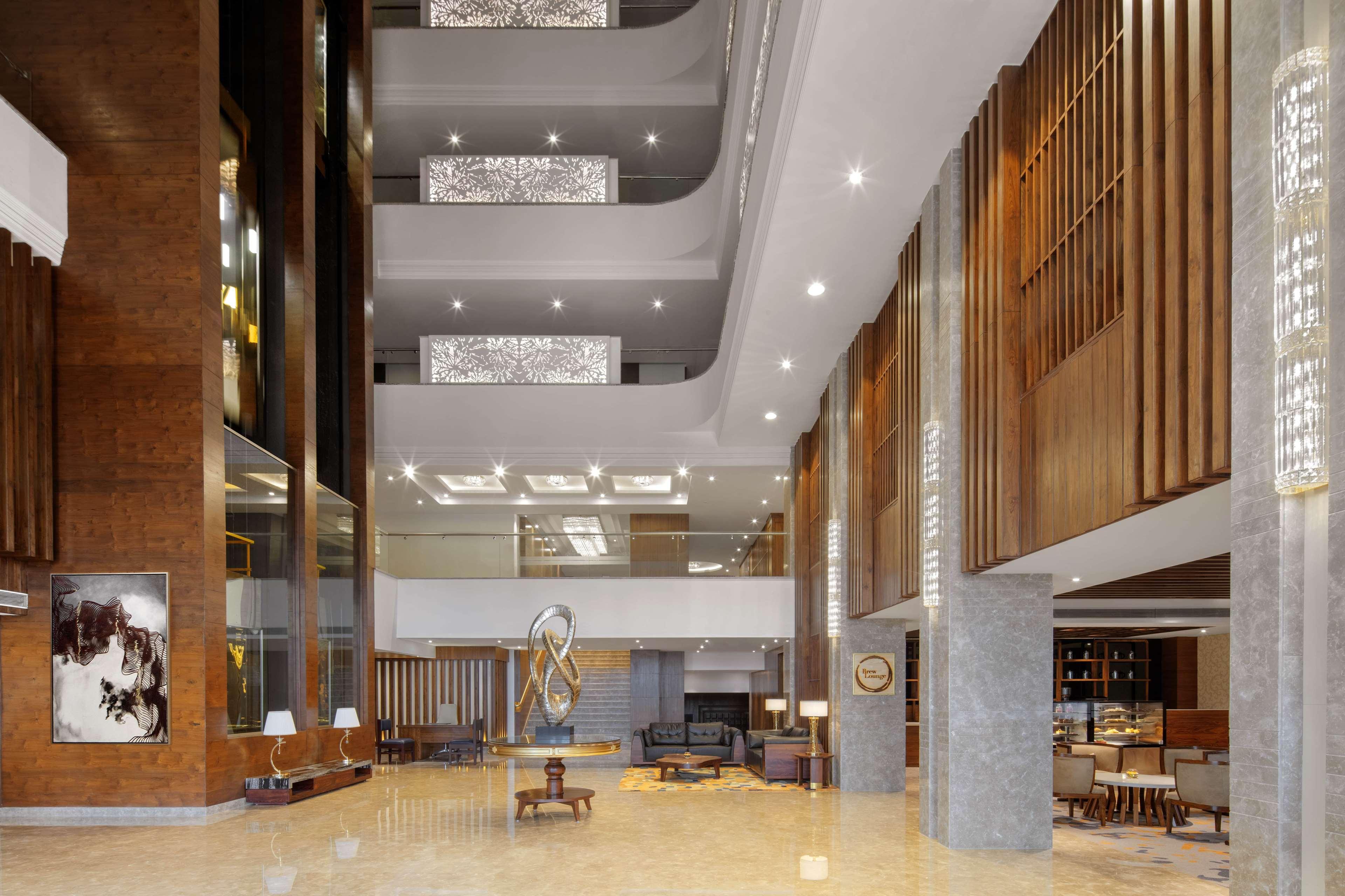 Radisson Chandigarh Zirakpur Extérieur photo The lobby of the hotel