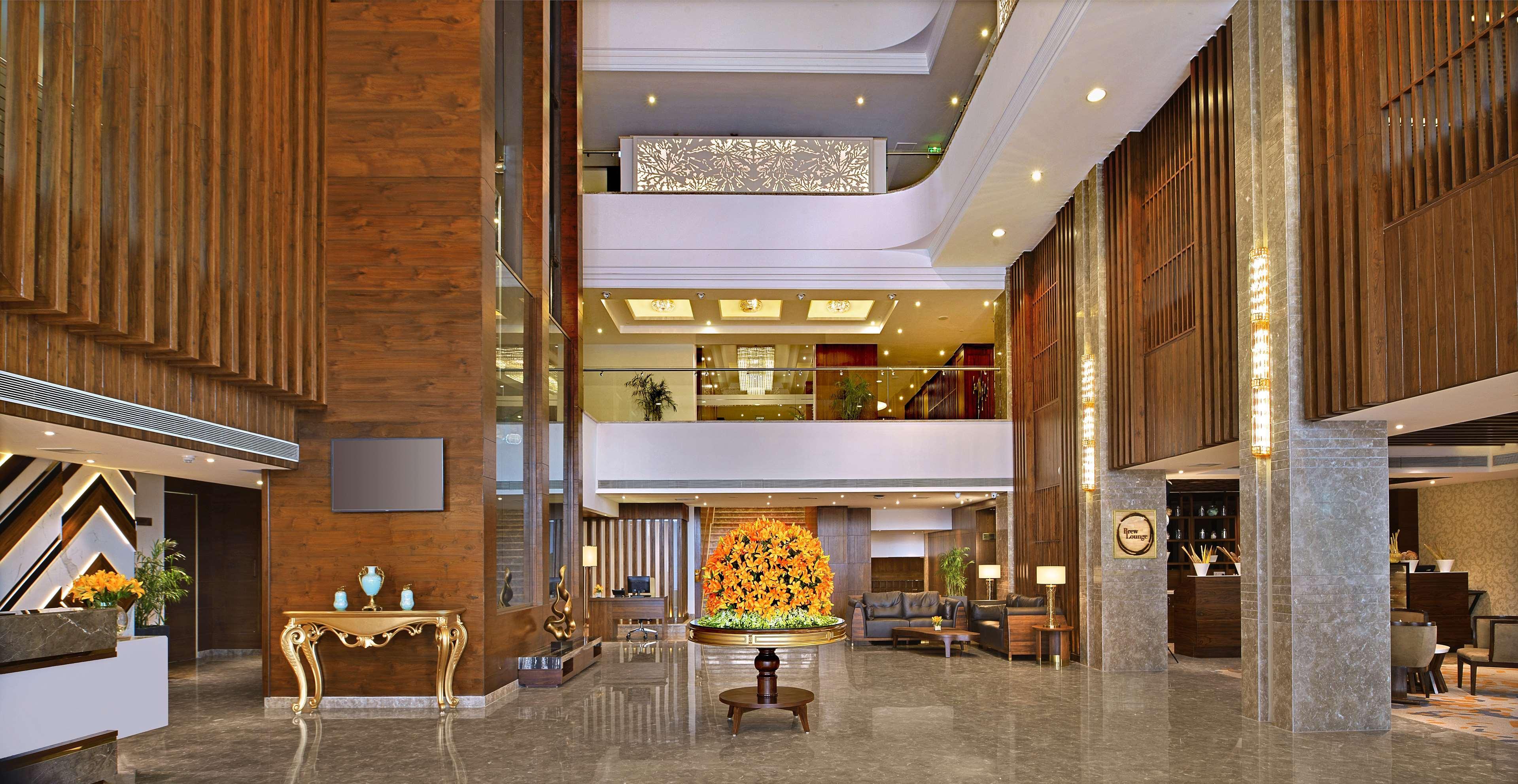 Radisson Chandigarh Zirakpur Extérieur photo The lobby of the hotel