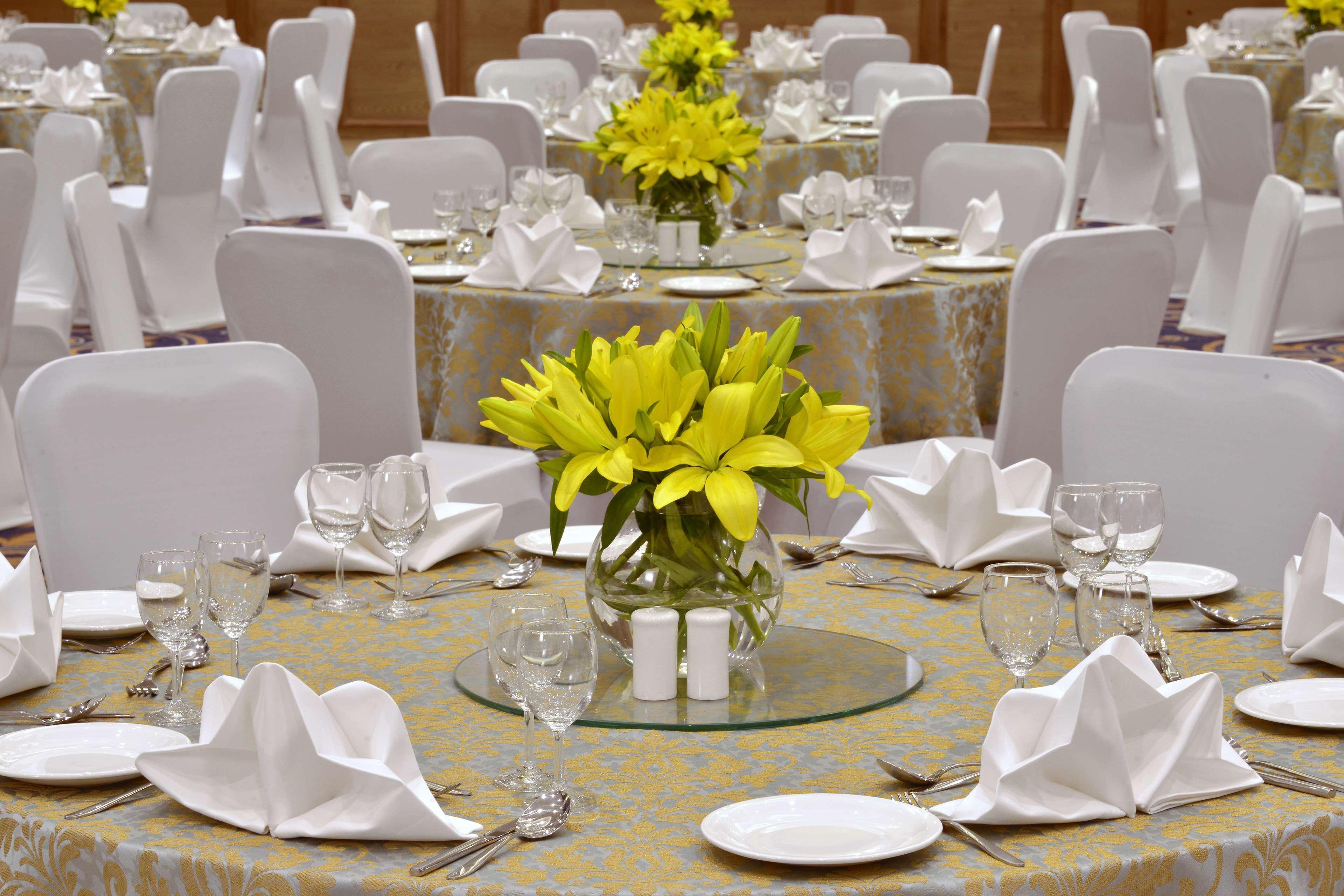 Radisson Chandigarh Zirakpur Extérieur photo A table set for a formal dinner