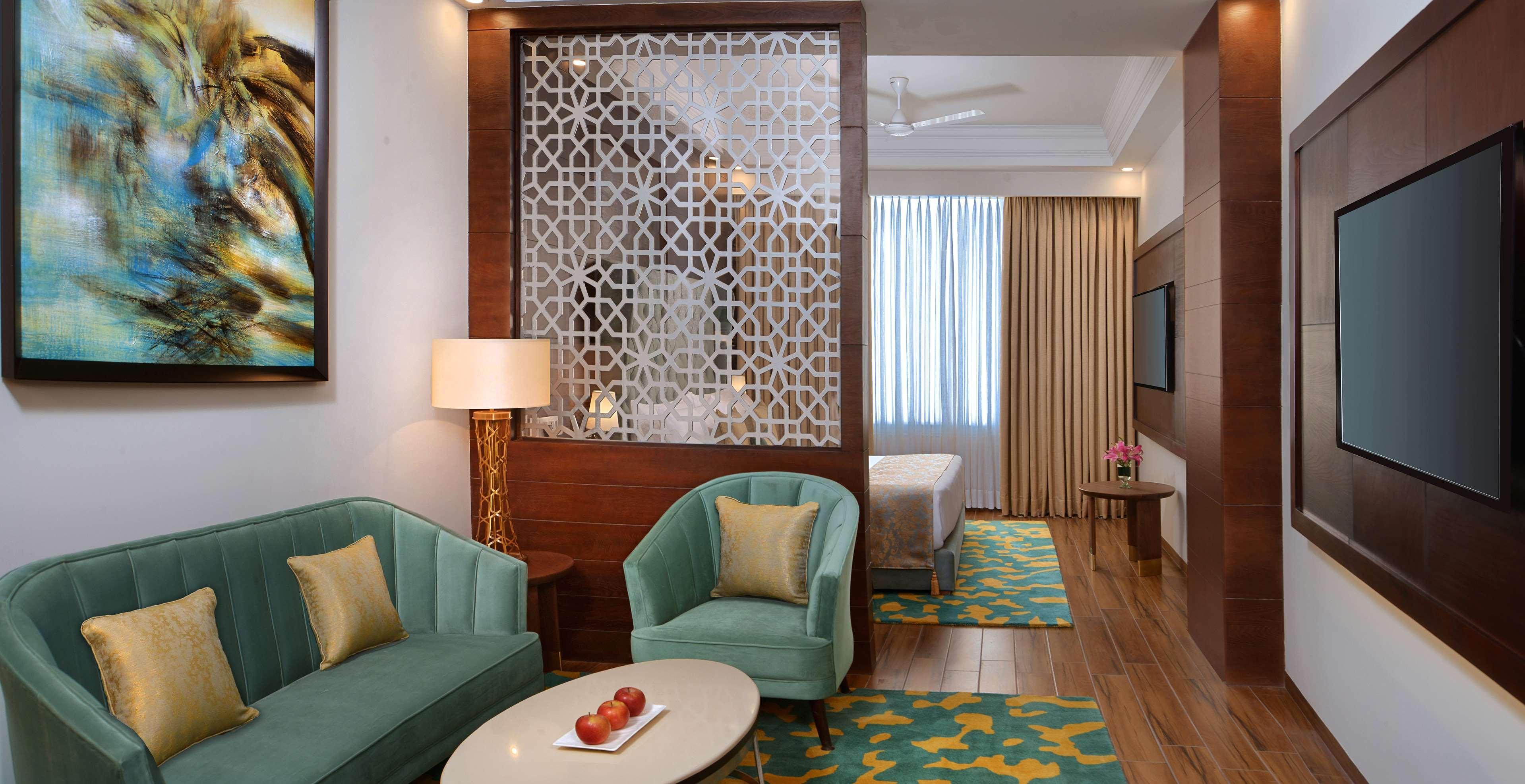 Radisson Chandigarh Zirakpur Extérieur photo Suite at the Taj Bengal