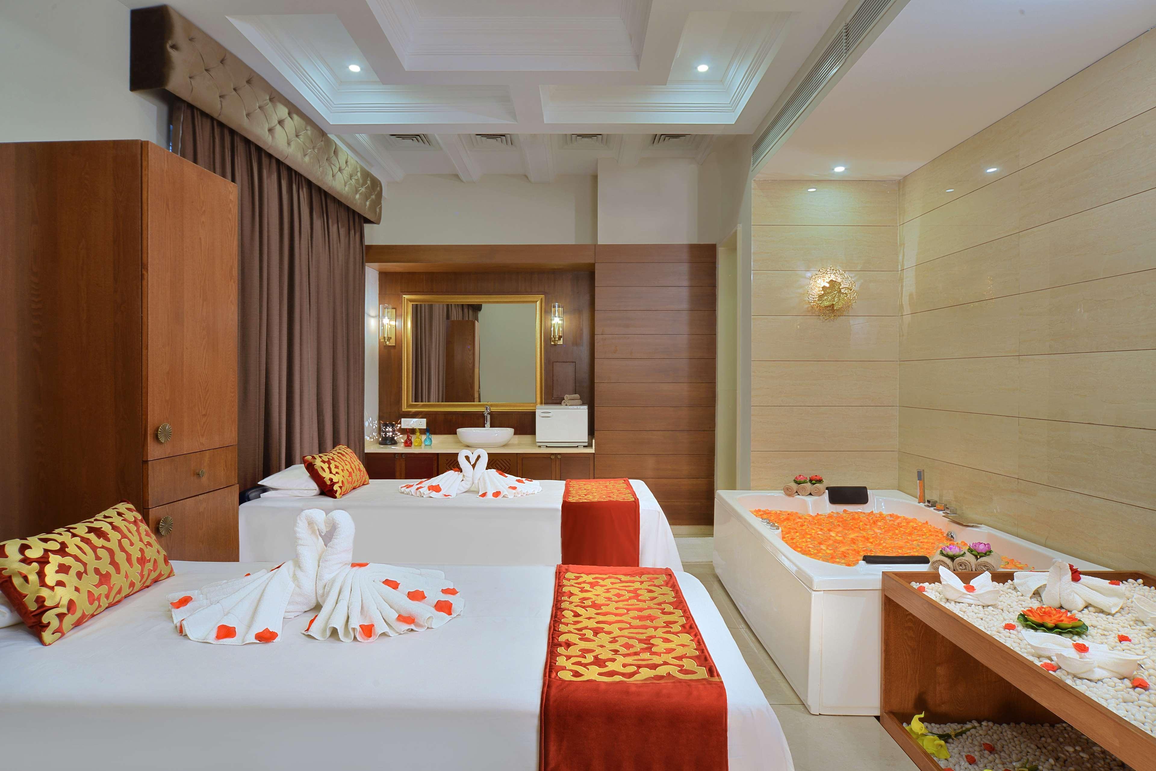 Radisson Chandigarh Zirakpur Extérieur photo Spa at the Taj Bengal