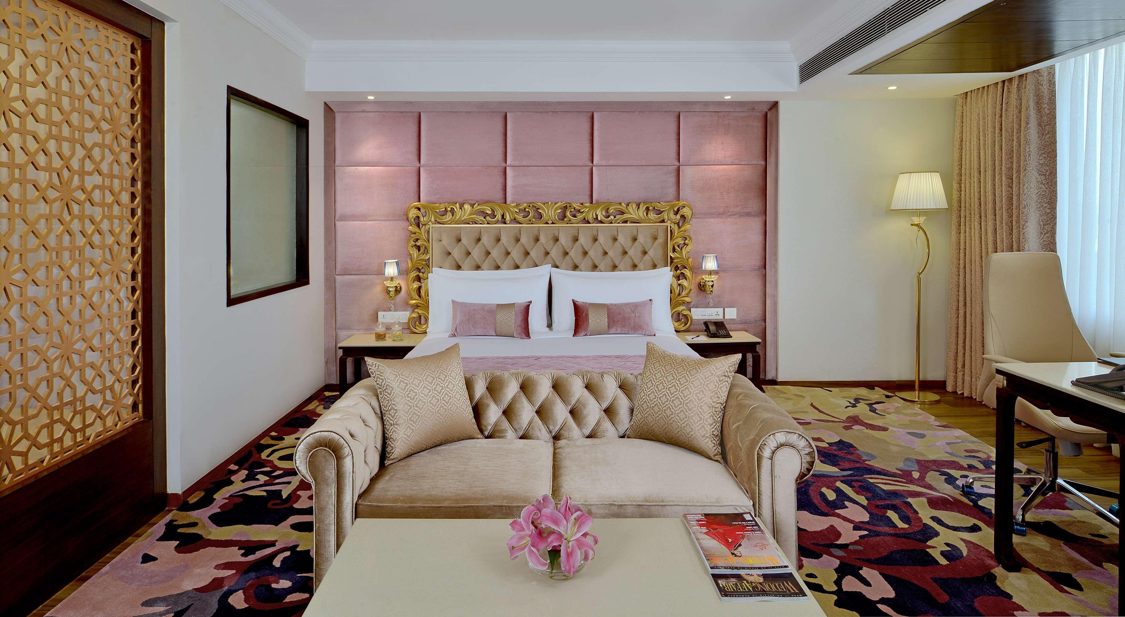 Radisson Chandigarh Zirakpur Extérieur photo A suite at The Imperial