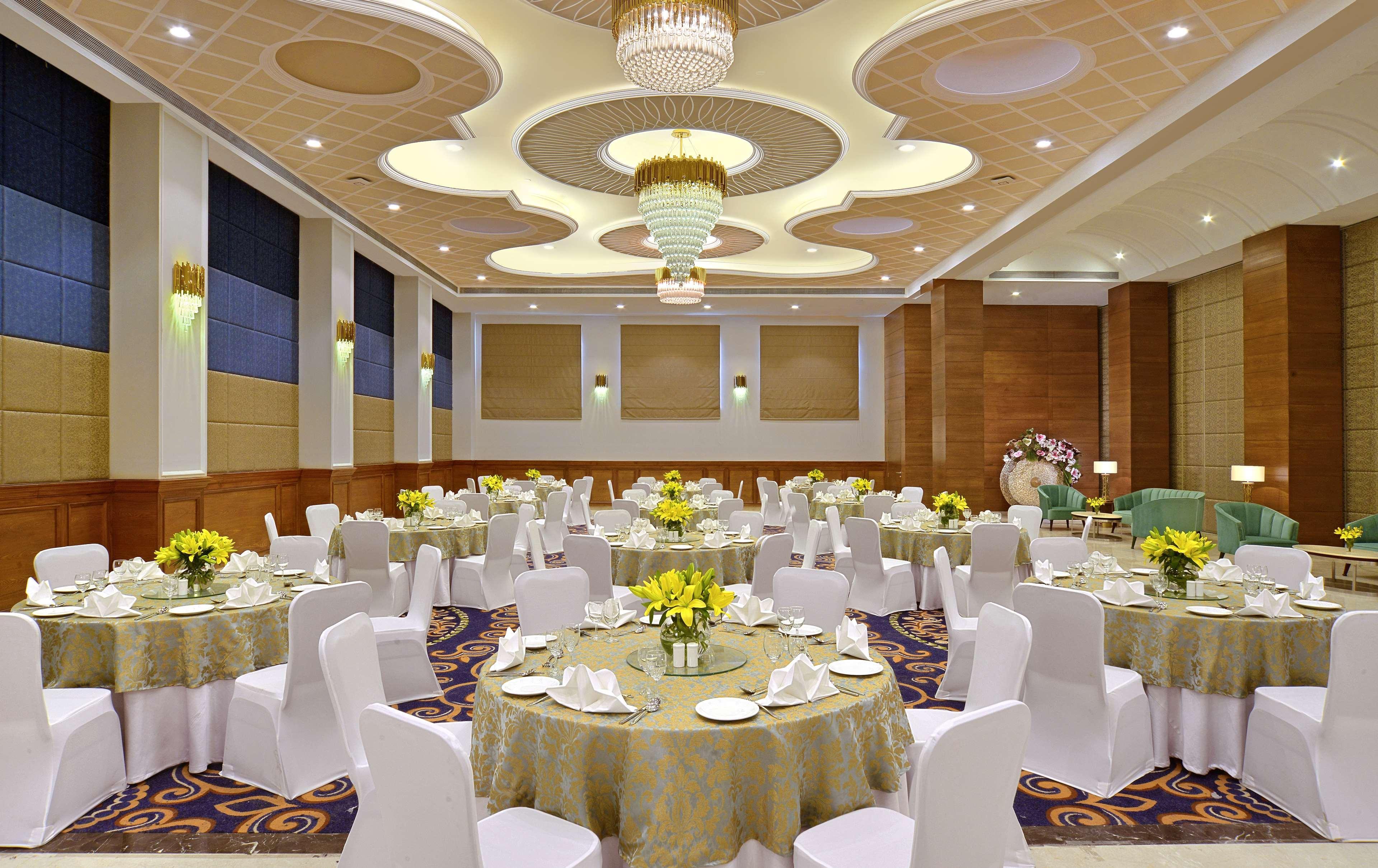 Radisson Chandigarh Zirakpur Extérieur photo The Grand Ballroom