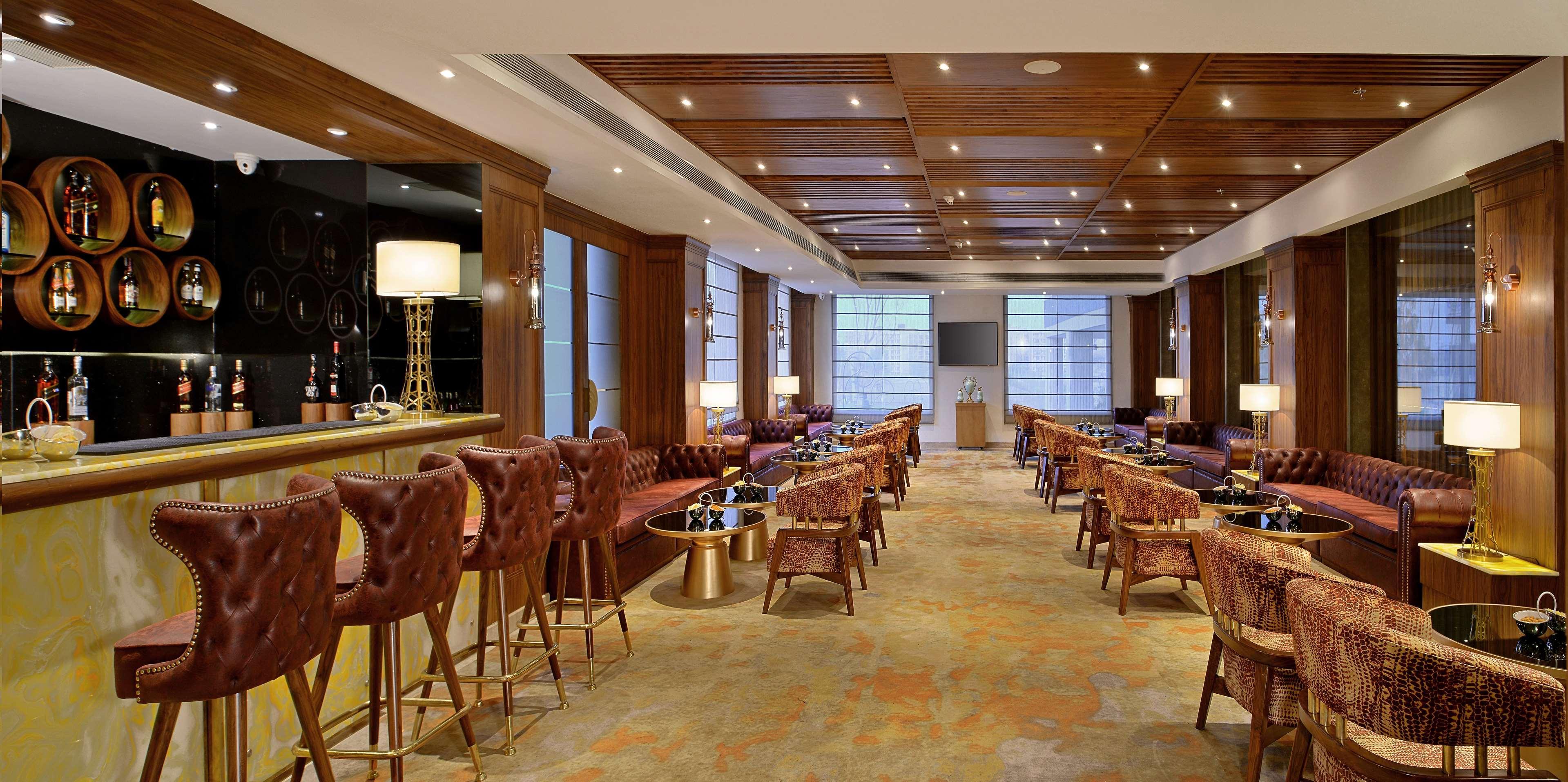 Radisson Chandigarh Zirakpur Extérieur photo The Bar