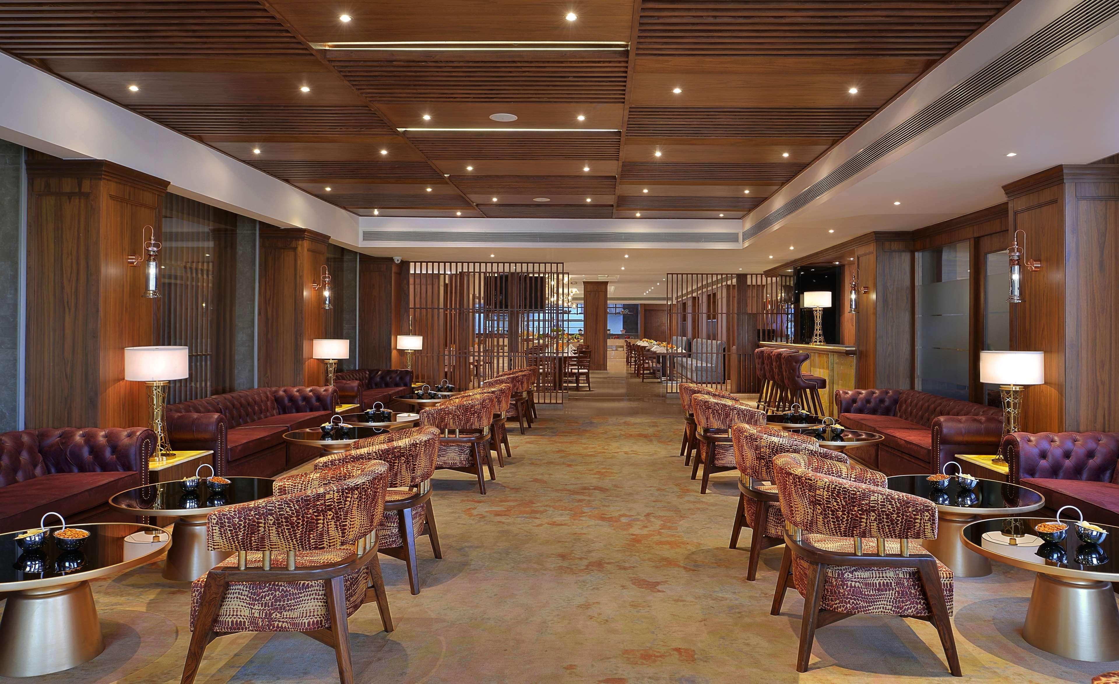 Radisson Chandigarh Zirakpur Extérieur photo The Lounge at the airport