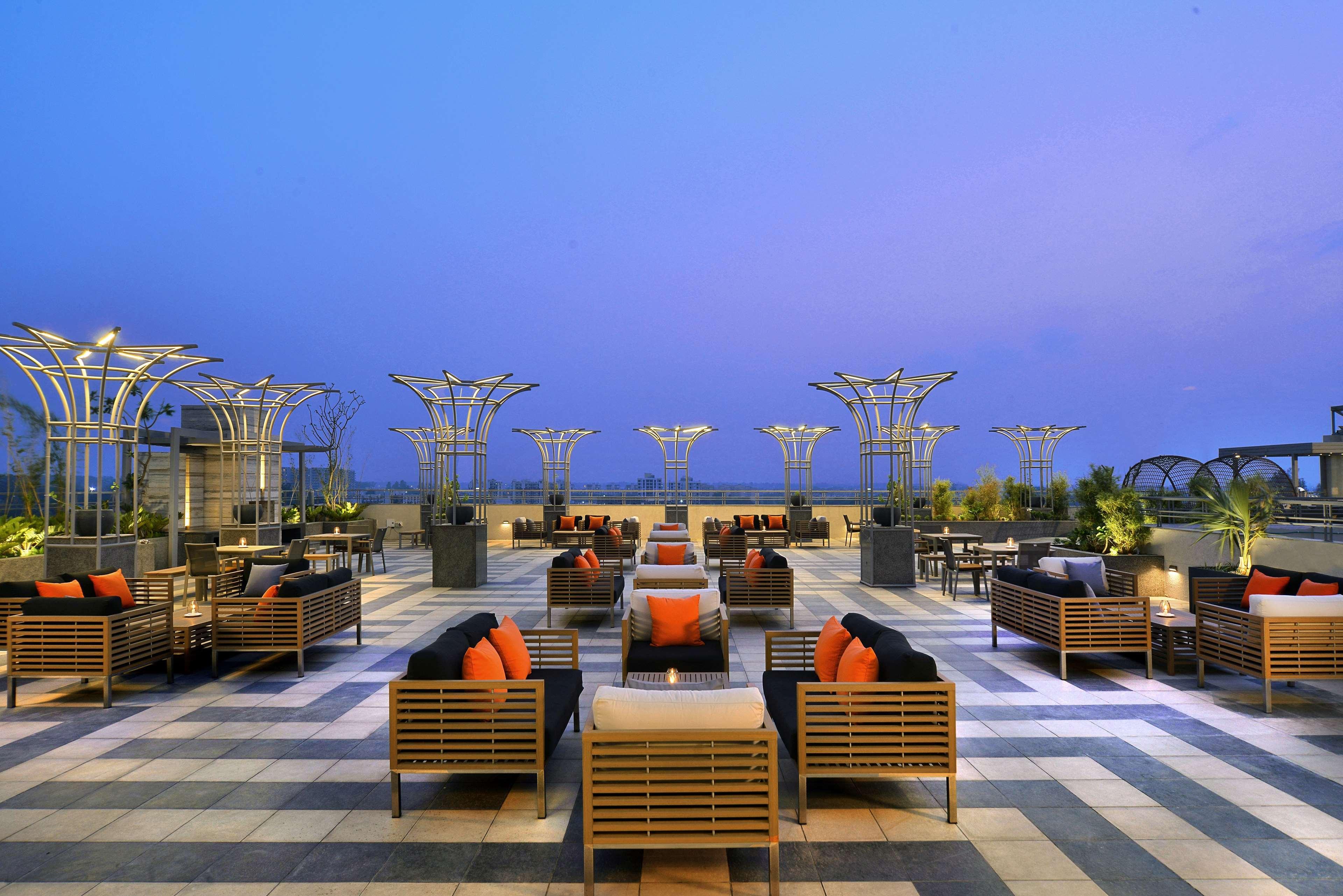 Radisson Chandigarh Zirakpur Extérieur photo The Park, New Delhi