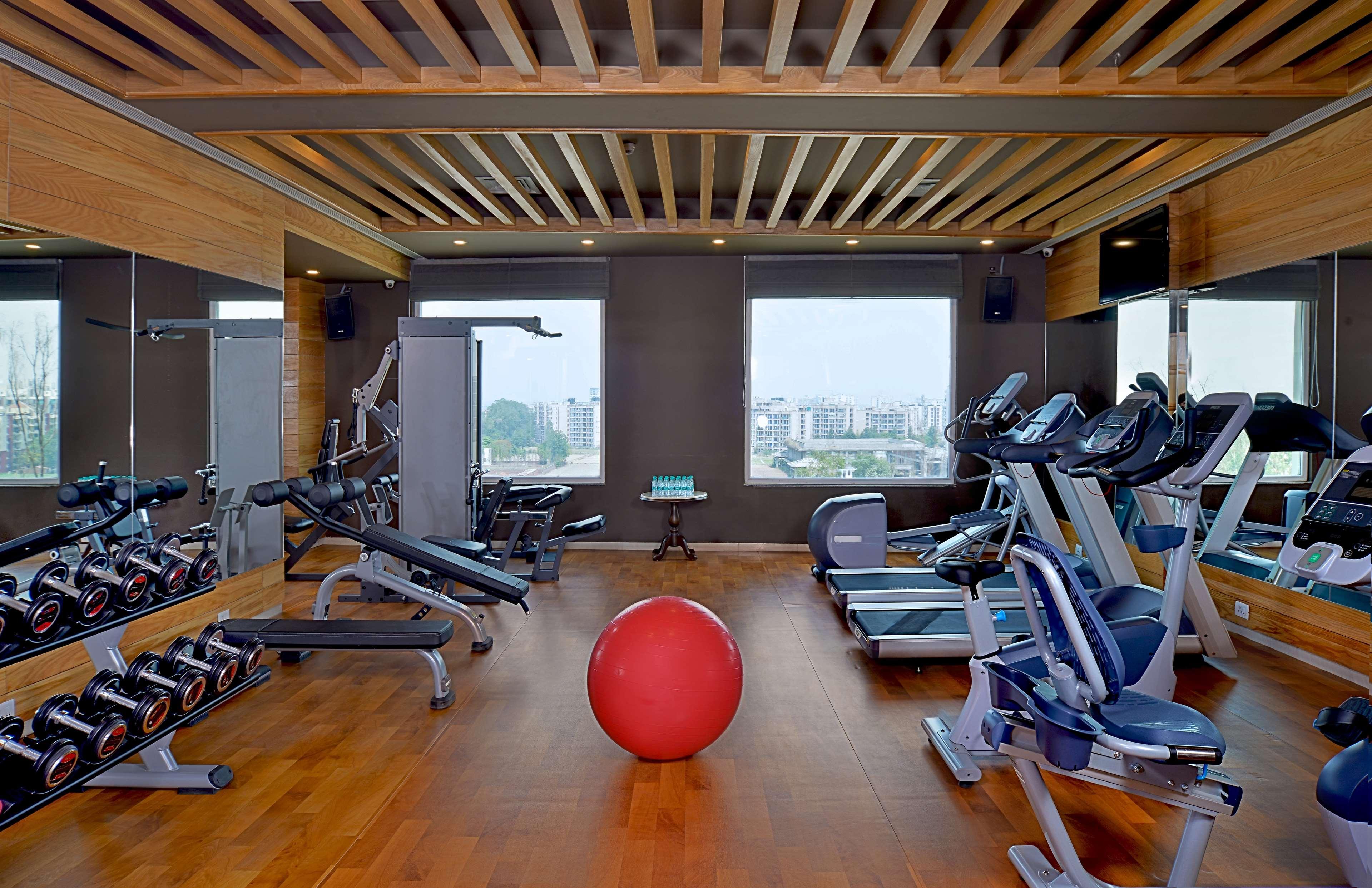 Radisson Chandigarh Zirakpur Extérieur photo The gym at the hotel