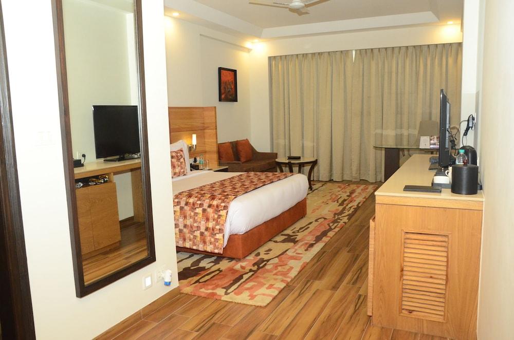 Radisson Chandigarh Zirakpur Extérieur photo A room at the hotel