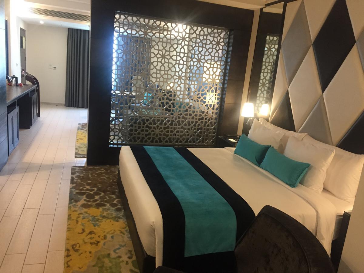 Radisson Chandigarh Zirakpur Extérieur photo A room at the hotel