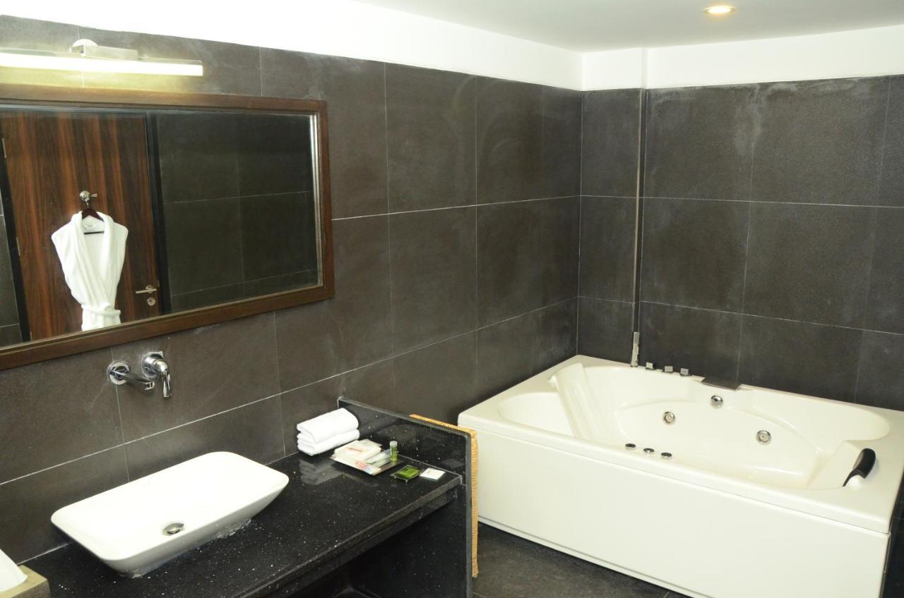 Radisson Chandigarh Zirakpur Chambre photo Bathroom